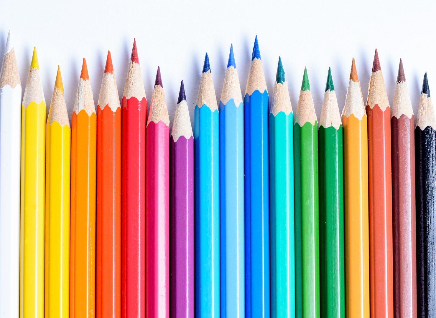Thermotec AG - Der kulturelle Unterschied: Wie Farben unser Gefühl beeinflussen - Buntstifte verschiedener Farben